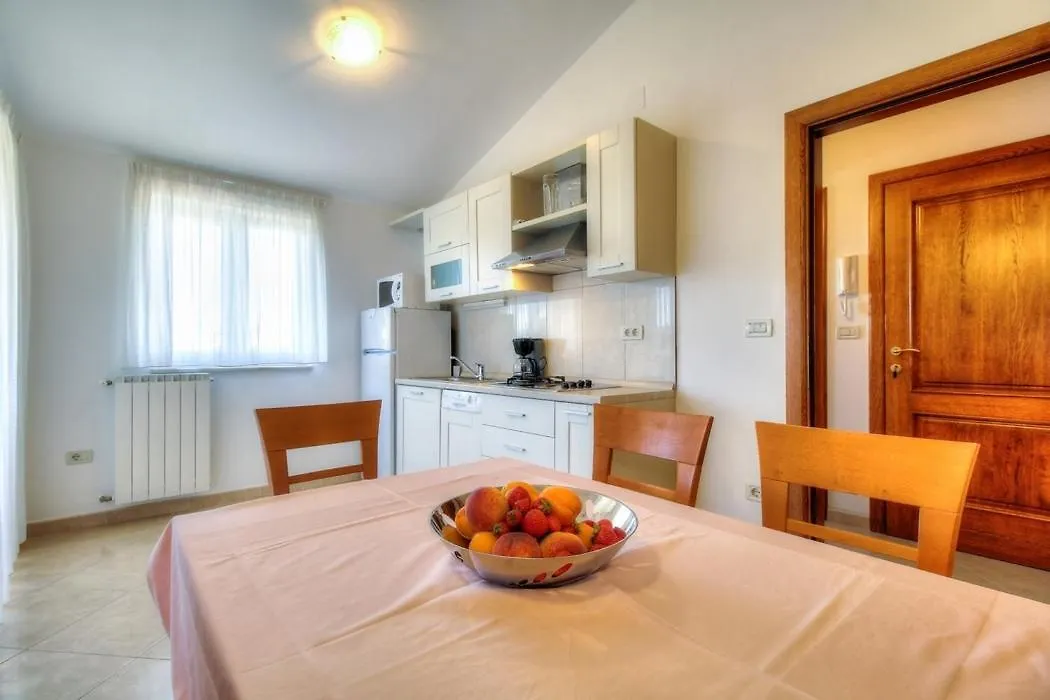 Apartment Basanija 3402F 0*, Savudrija